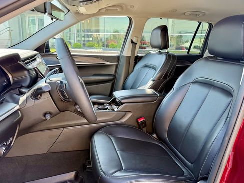 Used 2023 Jeep Grand Cherokee L Limited w/ Luxury Tech Group II AWD/4WD image 10