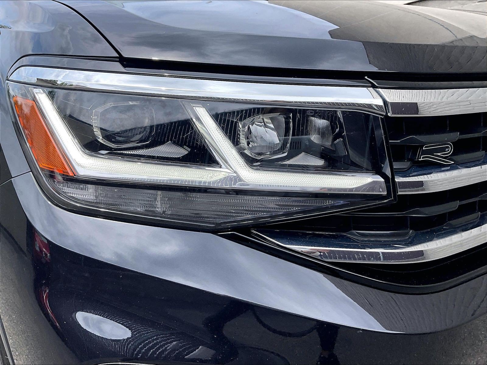 Certified 2022 Volkswagen Atlas Cross Sport SEL R-Line AWD/4WD image 27