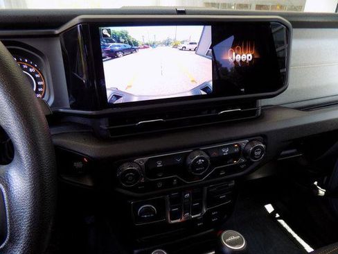 Certified 2024 Jeep Gladiator Sport AWD/4WD image 25