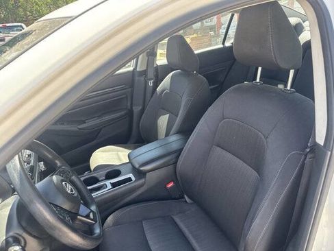 Used 2024 Nissan Altima 2.5 S FWD image 12