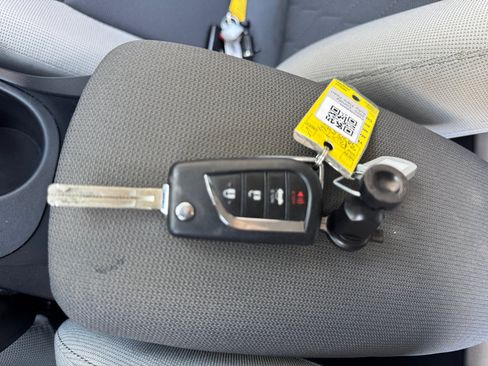 Used 2025 Toyota Corolla LE FWD image 31
