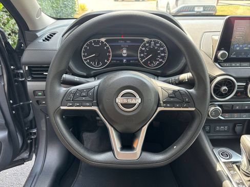 Used 2025 Nissan Sentra SV FWD image 21