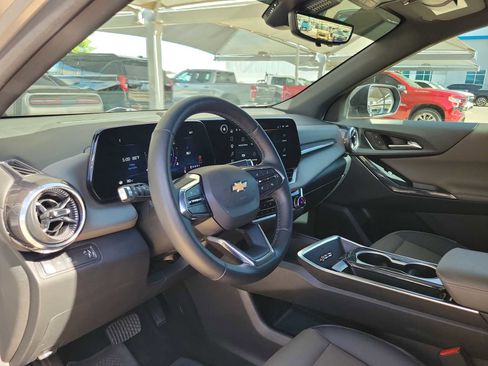Used 2025 Chevrolet Equinox LT w/ Convenience Package II FWD image 10