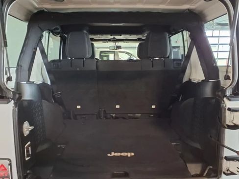 Used 2016 Jeep Wrangler Unlimited Sahara AWD/4WD image 6