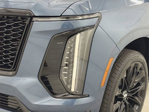 New 2026 Cadillac Escalade Platinum Sport w/ LPO, ONYX Package image 15