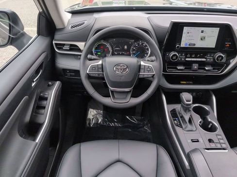 Certified 2026 Toyota Highlander XLE AWD/4WD image 16