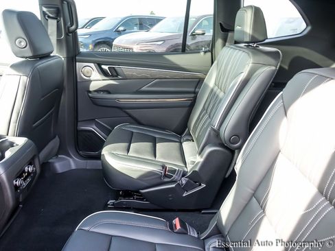 New 2026 Buick Enclave Avenir w/ Super Cruise Package image 13