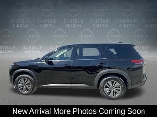 Used 2025 Nissan Pathfinder S video 2