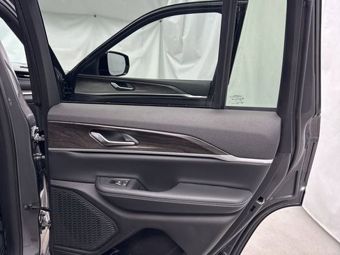 New 2026 Jeep Grand Cherokee Altitude AWD/4WD image 39