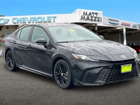 Used 2025 Toyota Camry SE FWD image 1