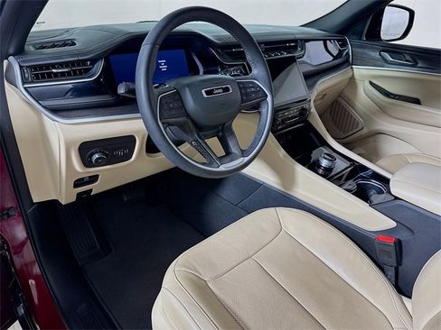 Used 2023 Jeep Grand Cherokee Limited w/ Luxury Tech Group II image 7