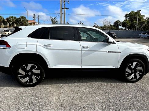 Certified 2025 Volkswagen Atlas Cross Sport SE AWD/4WD image 4