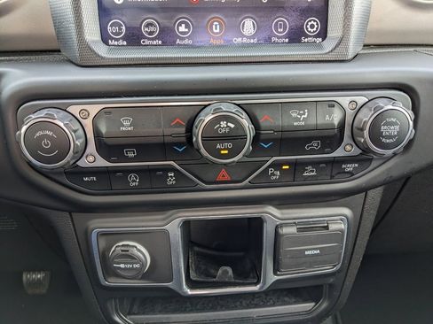 Used 2021 Jeep Gladiator Sport image 32