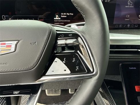 Used 2025 Cadillac Escalade V w/ LPO, ONYX Package image 27