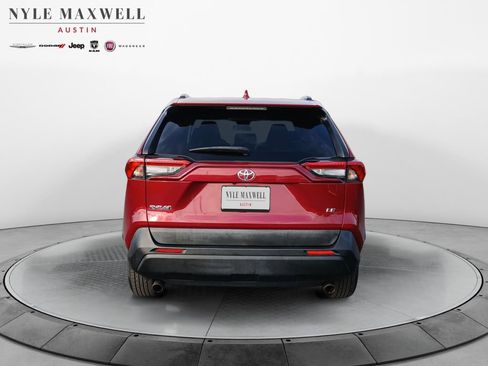 Used 2020 Toyota RAV4 LE FWD image 15