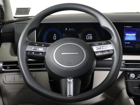 Certified 2025 Hyundai Tucson SE image 32