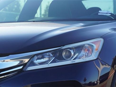 Used 2017 Honda Accord Sport Special Edition image 4