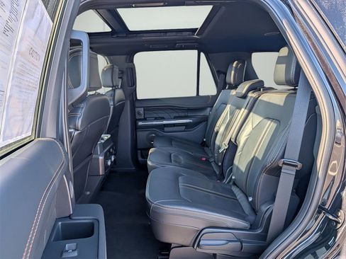 Used 2023 Ford Expedition Platinum image 12