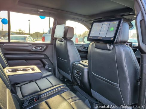 Used 2021 Chevrolet Suburban RST w/ Luxury Package image 34