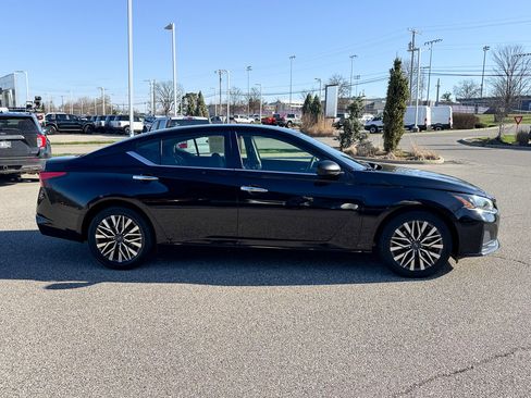 Used 2024 Nissan Altima 2.5 SV image 7