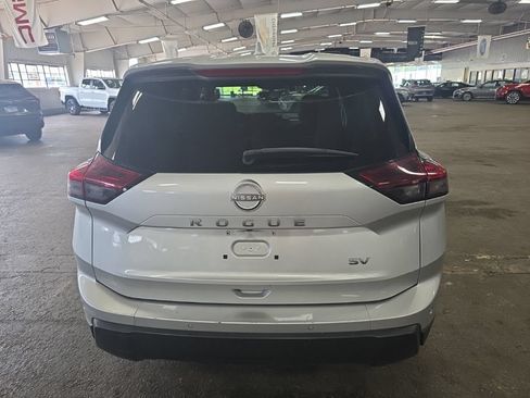 Used 2024 Nissan Rogue SV FWD image 4