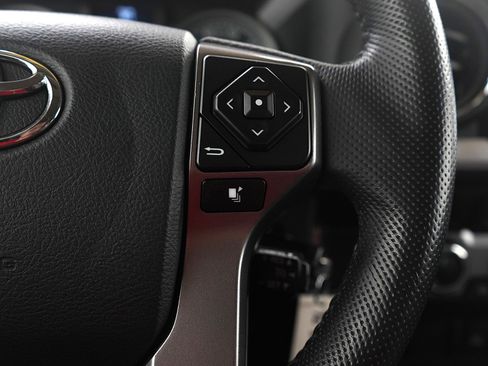 Used 2017 Toyota Tacoma SR5 image 21