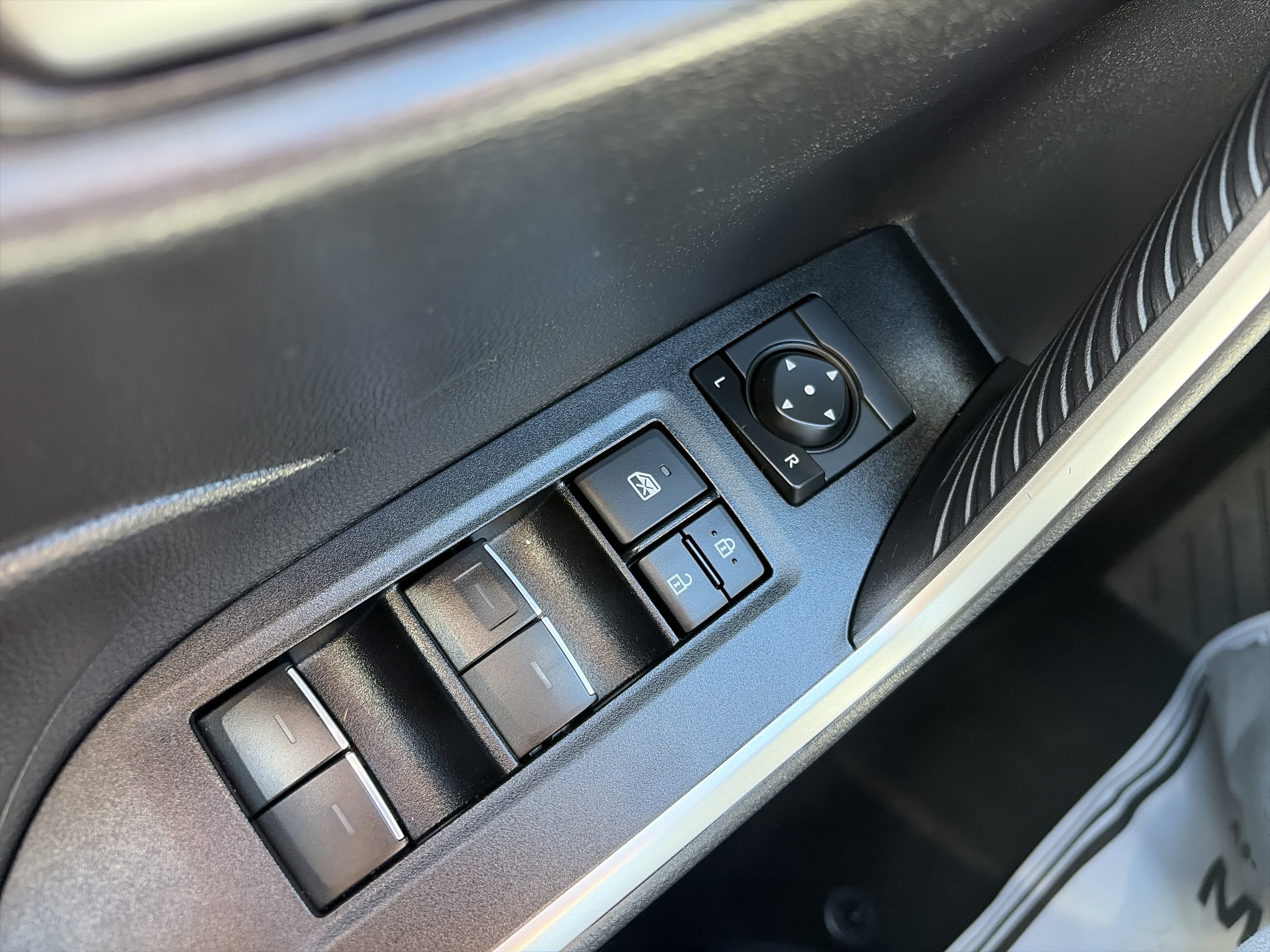 Used 2025 Toyota RAV4 XLE AWD/4WD image 20
