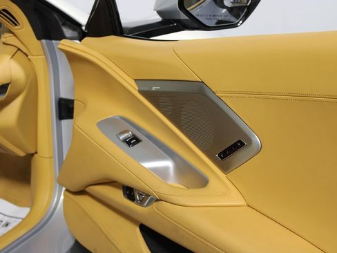 Used 2022 Chevrolet Corvette 3LT w/ Z51 Performance Package image 19