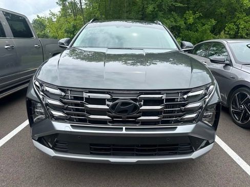 Used 2025 Hyundai Tucson Limited AWD/4WD image 3
