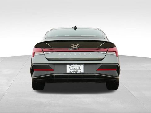 Certified 2025 Hyundai Elantra SEL image 6