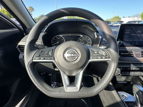 Used 2024 Nissan Altima 2.5 SV FWD image 15