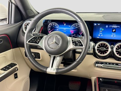 Used 2025 Mercedes-Benz GLB 250 image 20