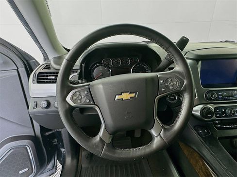 Used 2015 Chevrolet Suburban LT w/ Luxury Package image 11