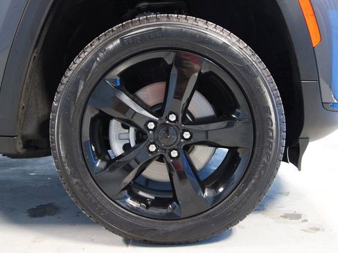 Used 2025 Jeep Grand Cherokee L Limited w/ Black Appearance Package image 39