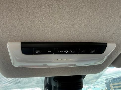 Used 2025 Nissan Versa SV w/ Trunk Package FWD image 21