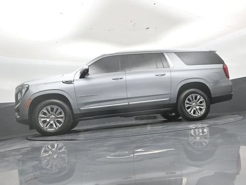 Used 2025 GMC Yukon XL Denali AWD/4WD image 47