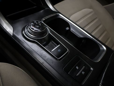 Used 2020 Ford Fusion SE image 24