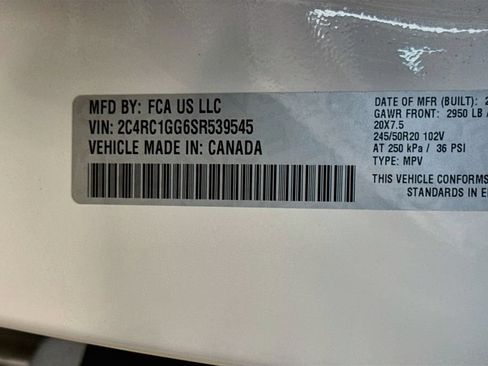 Used 2025 Chrysler Pacifica Limited FWD image 34