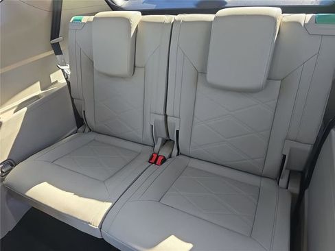 New 2026 Volkswagen Atlas SE image 10