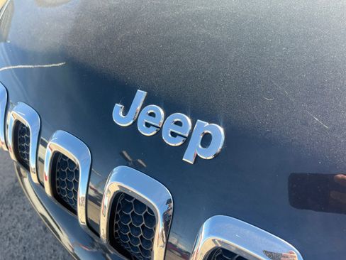 Used 2018 Jeep Cherokee Latitude Plus image 23
