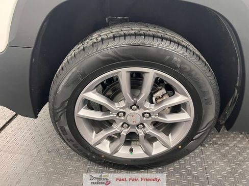 Used 2022 GMC Terrain SLT image 17