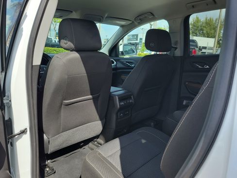 Used 2023 GMC Acadia SLE w/ Driver Convenience Package FWD image 14