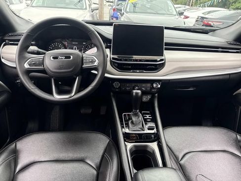 Used 2025 Jeep Compass Limited AWD/4WD image 17