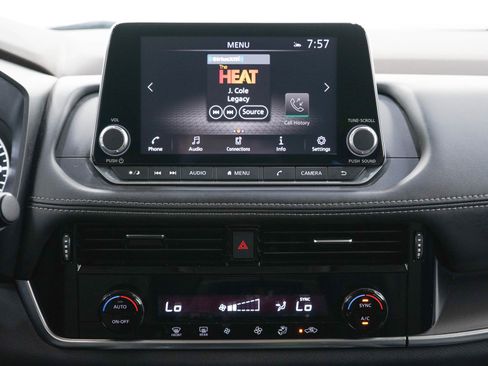 Used 2021 Nissan Rogue SV AWD/4WD image 17