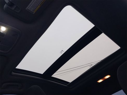 Used 2022 Chevrolet Malibu LT image 14