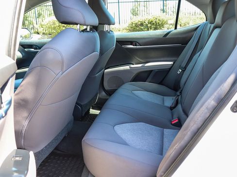 Used 2020 Toyota Camry LE FWD image 21