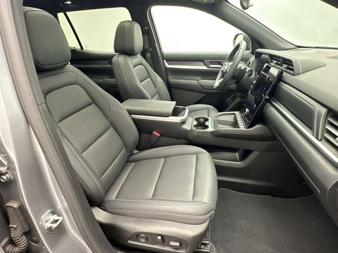 Used 2025 GMC Terrain Elevation w/ Elevation Premium Package image 29