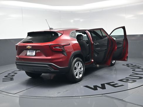 Used 2024 Chevrolet Trax LS w/ Driver Confidence Package image 26