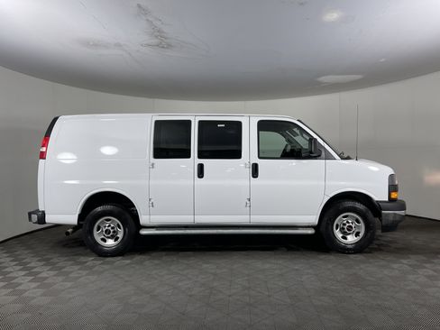 Used 2024 GMC Savana 2500 w/ Driver Convenience Package image 5
