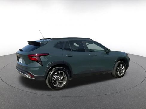 Used 2025 Chevrolet Trax LT w/ LT Convenience Package image 14